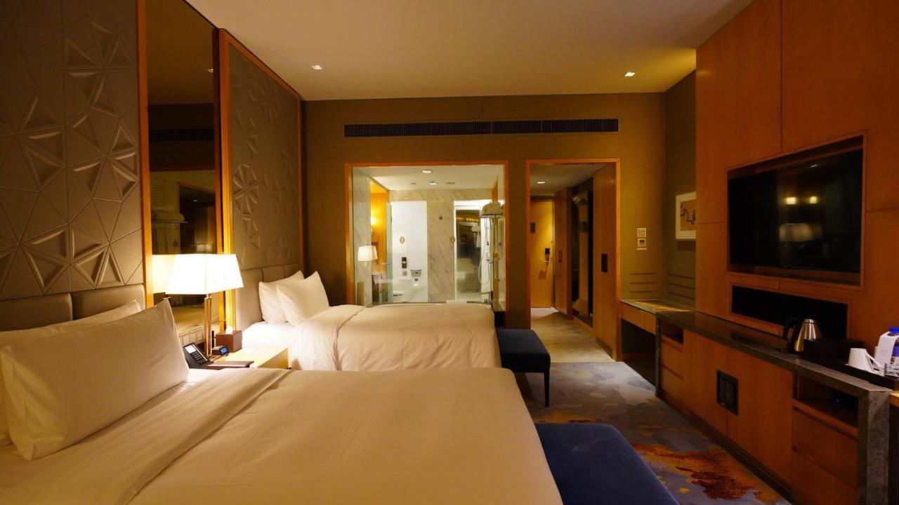 The Azure Ningbo, Vignette Collection Hotel Buitenkant foto